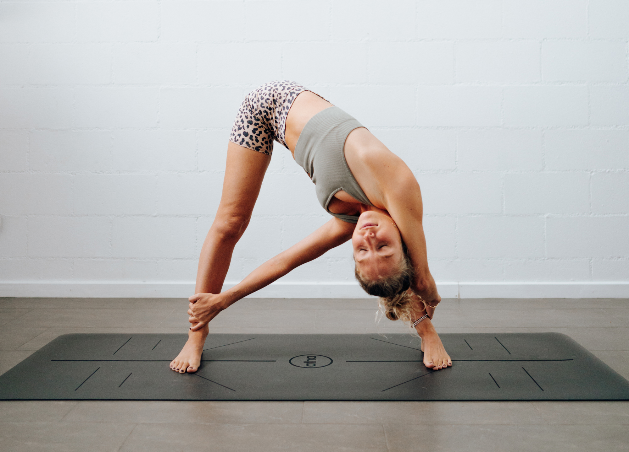 atha pro alignment yoga mat